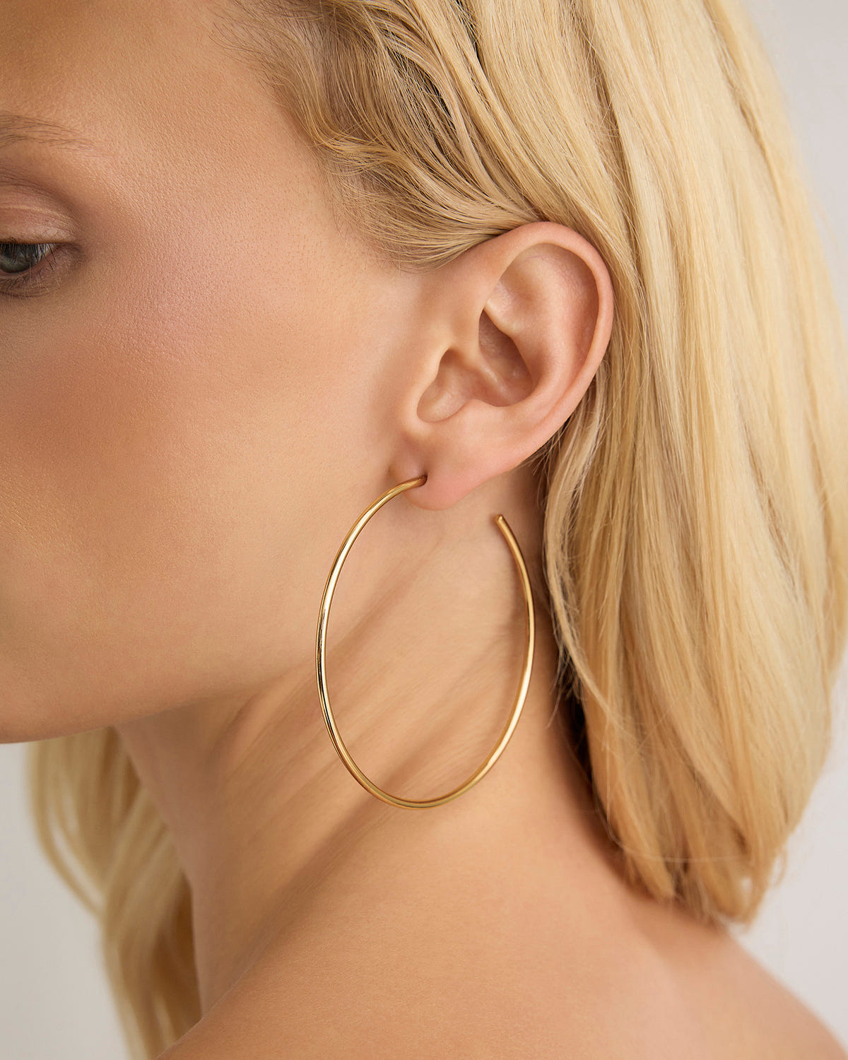 2.5" Thread Hoops earring - front view | gold hoop earrings for women