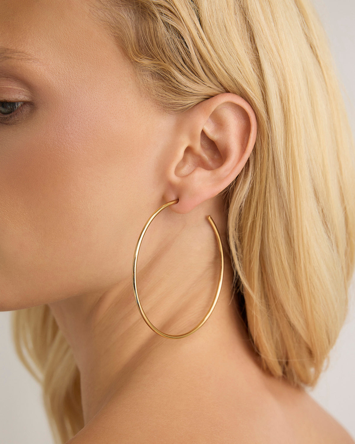 2.5" Thread Hoops earring - front view | gold hoop earrings for women