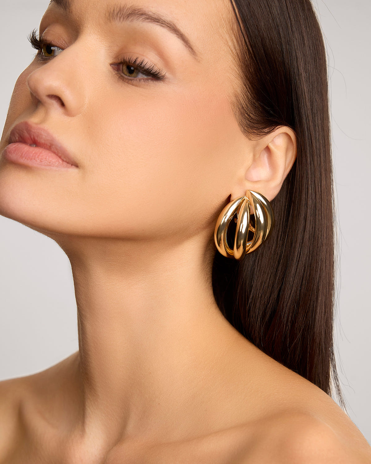 Abstract Line Earring - close-up detail | 14k gold earrings