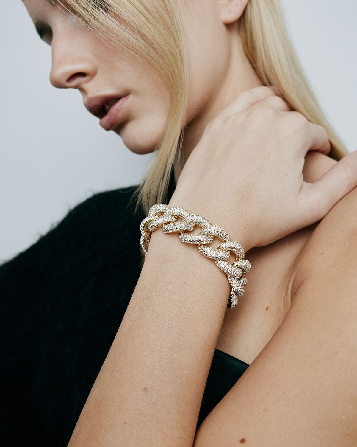 JF Lab - Pavé Diamond Cuban Link Bracelet - close-up detail | female gold bracelet