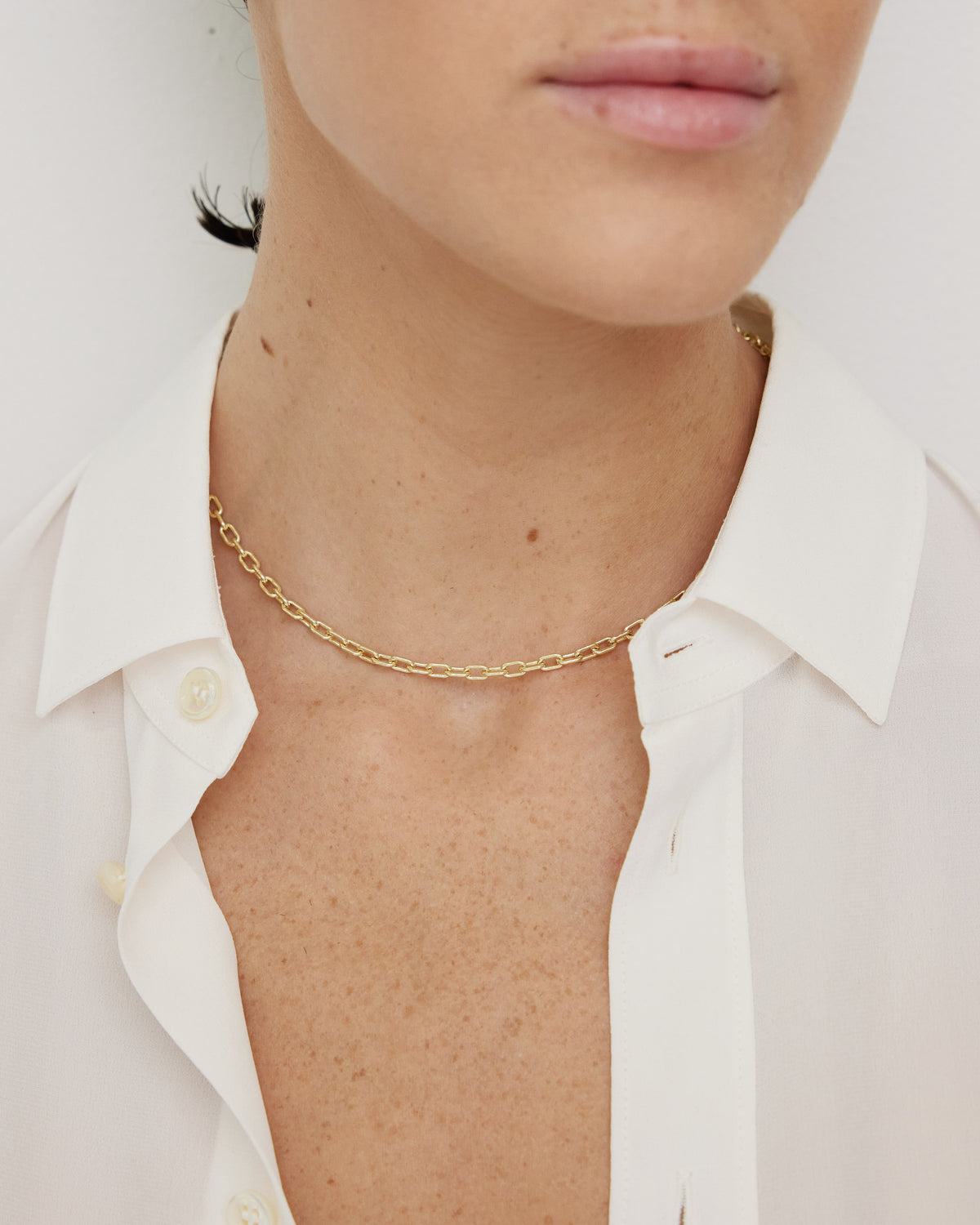 Large Round Link Chain necklace - close-up detail | 18k gold chain