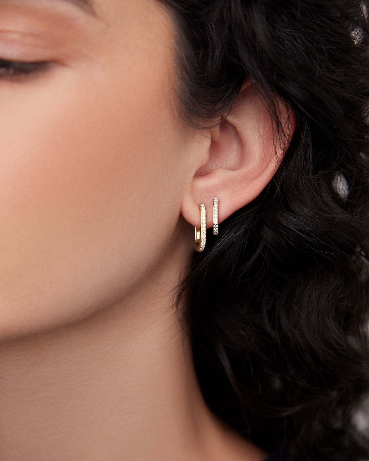 18k Link Huggie with Pavé Diamonds 18K gold earring - side view | diamond huggie earrings