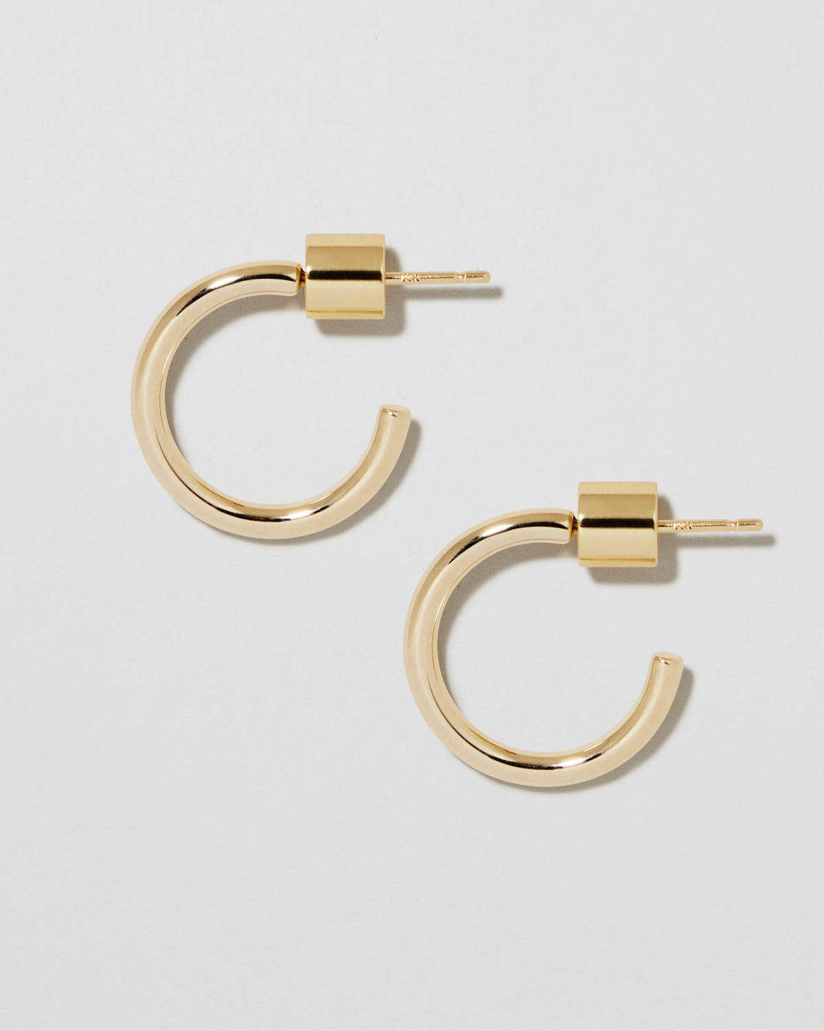Thread Huggies earring - front view | gold threader earrings