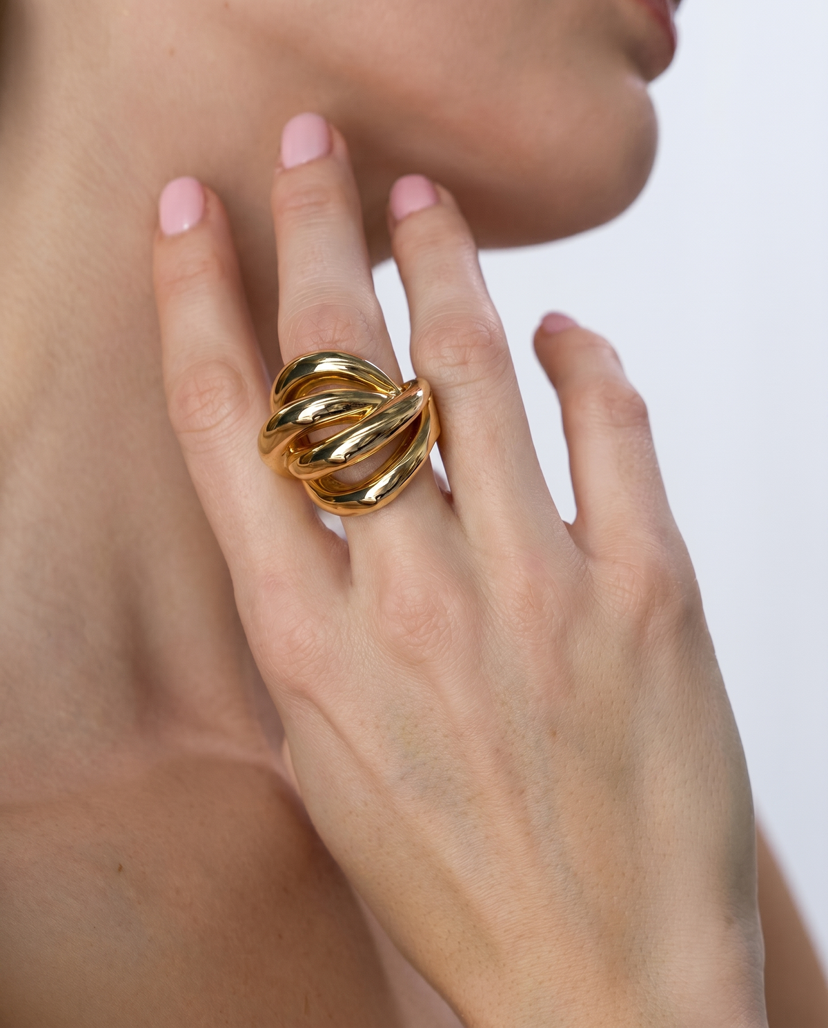 Abstract Line Ring - close-up detail | womens gold rings